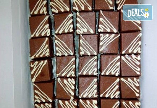 За празниците! 30 броя шоколадови петифури с крем, какаови блатове и декорация от Muffin House! - Снимка 3