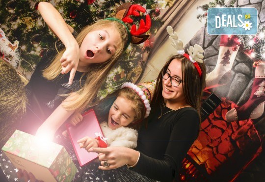 Коледна фотосесия с цялото семейство с 10 обработени кадъра от Pandzherov Photography! - Снимка 7