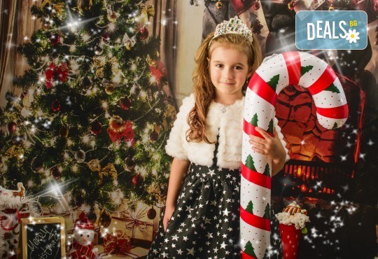 Коледна фотосесия с цялото семейство с 10 обработени кадъра от Pandzherov Photography! - Снимка 8