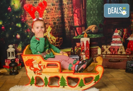 Коледна фотосесия с цялото семейство с 10 обработени кадъра от Pandzherov Photography! - Снимка 3