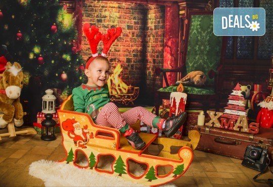 Коледна фотосесия с цялото семейство с 10 обработени кадъра от Pandzherov Photography! - Снимка 2