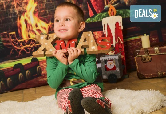 Коледна фотосесия с цялото семейство с 10 обработени кадъра от Pandzherov Photography! - Снимка 1