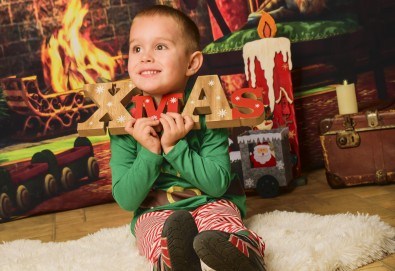 Коледна фотосесия с цялото семейство с 10 обработени кадъра от Pandzherov Photography!