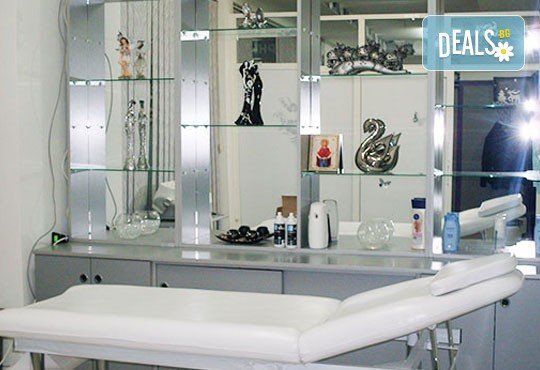 Дълготрайно обезкосмяване! IPL+RF фотоепилация за жени на цели крака в салон за красота Beauty Angel! - Снимка 3