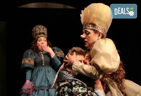 Гледайте Калин Врачански и Мария Сапунджиева в комедията Ревизор на 13.12. от 19 ч., в Театър ''София'', билет за един! - Снимка 8