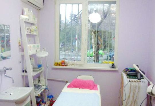 Красиви цветове! Маникюр с гел лак Bluesky или SNB с 2 декорации в салон за красота Flowers на бул. Константин Величков! - Снимка 6