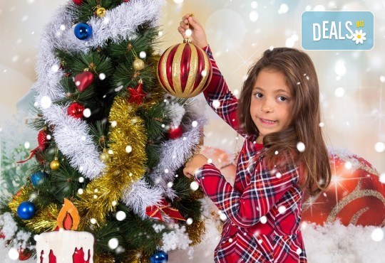 Професионална Коледна фотосесия в студио - индивидуална, детска или семейна, с до 100 обработени кадъра + 10 със специални ефекти от Arsov Image! - Снимка 2