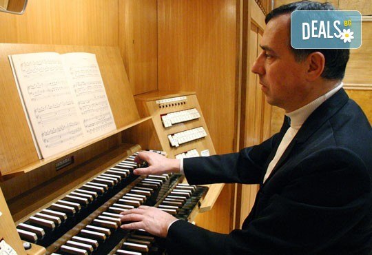 Велин Илиев и Органова палитра с музика на Бах, Кребс, Боне - 12 декември от 19ч. в Зала „България”, билет за един - Снимка 1