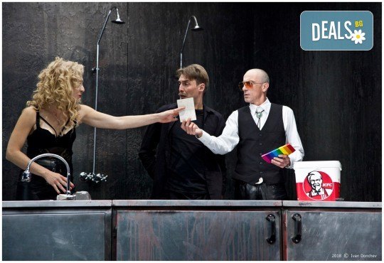Гледайте спектакъла Килър Джо с Малин Кръстев на 22-ри декември (събота) в Малък градски театър Зад канала! - Снимка 8