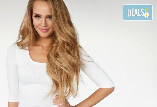 Слънце в косите! Балеаж или едноцветни кичури с продукти на Matrix, подстригване, матиране и оформяне със сешоар в салон за красота Bella Style! - Снимка 1