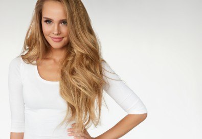 Слънце в косите! Балеаж или едноцветни кичури с продукти на Matrix, подстригване, матиране и оформяне със сешоар в салон за красота Bella Style!