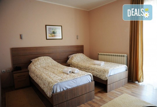 Отпразнувайте идването на 2019-та година в Ниш, Сърбия! 3 нощувки със закуски в Hotel Crystal Ice 3*, 1 стандартна и 1 празнична вечеря с богато меню и неограничени напитки! - Снимка 7