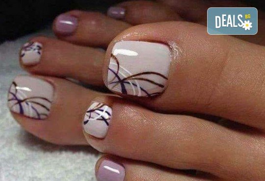 Изграждане на ноктопластика с гел, маникюр с гел лак BlueSky или Nika и 2 декорации в V&A Glamour Beauty Salon! - Снимка 11