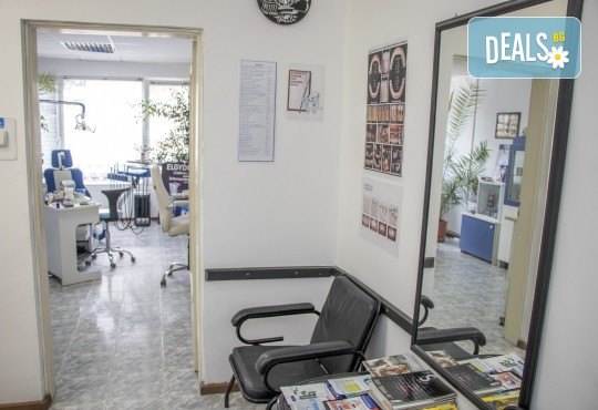 Красива усмивка! Почистване на зъбен камък с ултразвуков скалер в дентален кабинет д-р Чорбаджаков - жк Дружба - Снимка 5