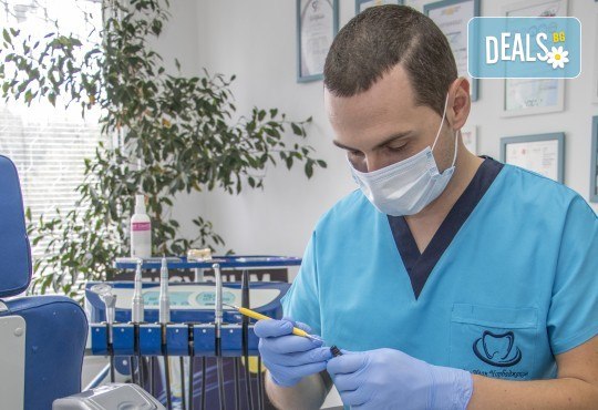 Красива усмивка! Почистване на зъбен камък с ултразвуков скалер в дентален кабинет д-р Чорбаджаков - жк Дружба - Снимка 1