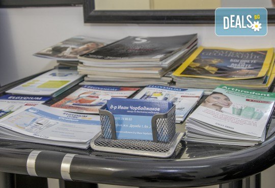 Красива усмивка! Почистване на зъбен камък с ултразвуков скалер в дентален кабинет д-р Чорбаджаков - жк Дружба - Снимка 8