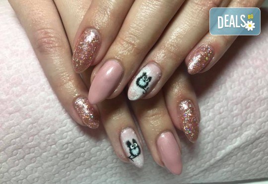 Класически или френски маникюр с лакове от богатата палитра на SNB в V&A Glamour Beauty Salon! - Снимка 5