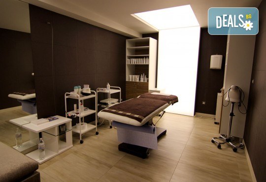 Китайски лечебен масаж на гръб и рефлексотерапия на ходила, длани и скалп в Студио за красота Juliet Marten - Снимка 7