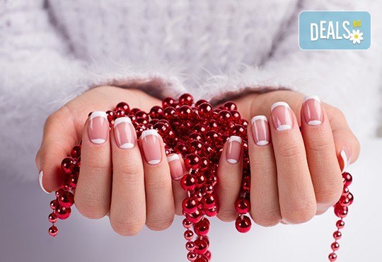 Лакиране с гел лак или цялостен класически или френски маникюр с гел лак + безплатно сваляне на гел лак в студио за красота Галинея! - Снимка 1