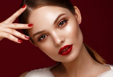 Празнична прическа по избор, класически или френски маникюр с гел лак + безплатно сваляне на гел лак в студио Галинея!