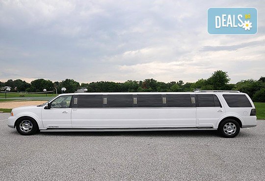 Еротичен танцьор или танцьорка в супер луксозна лимузина, безалкохолни напитки, бутилка марков алкохол по избор за Вашето парти! - Снимка 10