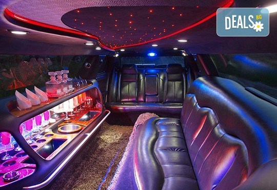 Еротичен танцьор или танцьорка в супер луксозна лимузина, безалкохолни напитки, бутилка марков алкохол по избор за Вашето парти! - Снимка 9