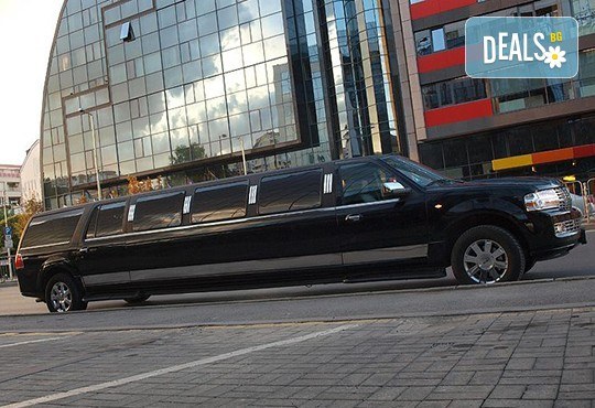 Еротичен танцьор или танцьорка в супер луксозна лимузина, безалкохолни напитки, бутилка марков алкохол по избор за Вашето парти! - Снимка 13