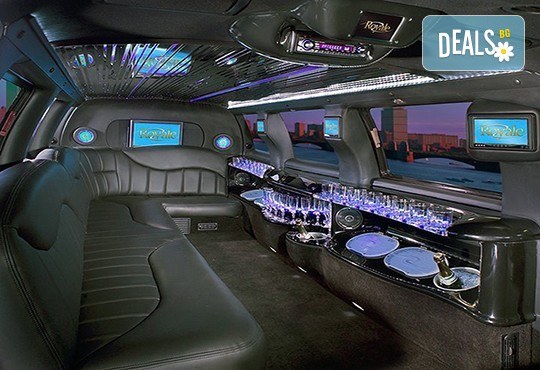 Еротичен танцьор или танцьорка в супер луксозна лимузина, безалкохолни напитки, бутилка марков алкохол по избор за Вашето парти! - Снимка 14