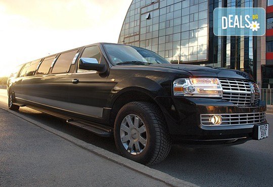 Еротичен танцьор или танцьорка в супер луксозна лимузина, безалкохолни напитки, бутилка марков алкохол по избор за Вашето парти! - Снимка 15