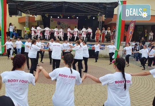 Танцувайте български хора и ръченици! 8 урока във Фолклорен клуб BODY FOLK в жк Надежда - Културен дом Надежда - Снимка 7