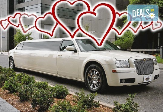 Романтично предложение за брак! Лимузина, личен шофьор, испанско пенливо вино, листа от рози и избран маршрут в София или Пловдив, ексклузивно от San Diego Limousines! - Снимка 1