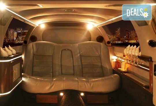 Романтично предложение за брак! Лимузина, личен шофьор, испанско пенливо вино, листа от рози и избран маршрут в София или Пловдив, ексклузивно от San Diego Limousines! - Снимка 5