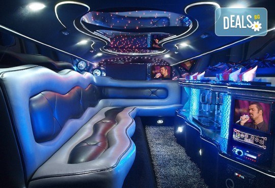 Романтично предложение за брак! Лимузина, личен шофьор, испанско пенливо вино, листа от рози и избран маршрут в София или Пловдив, ексклузивно от San Diego Limousines! - Снимка 7