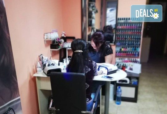 Боядисване с професионална боя, подстригване и оформяне на прическа със сешоар в салон за красота Дамалия! - Снимка 7