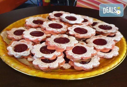 1 кг. гръцки сладки! Седем различни вкуса сладки с белгийски шоколад, макадамия и кокос, майсторска изработка от Сладкарница Джорджо Джани! - Снимка 8