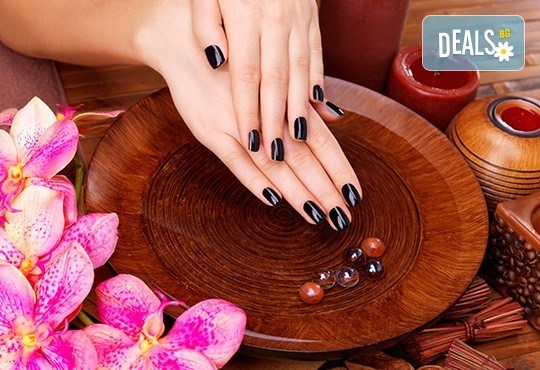 Поглезете се с класически маникюр с лакове Jessica, Morgan Taylor, China Glaze в салон за красота First Lady! - Снимка 1