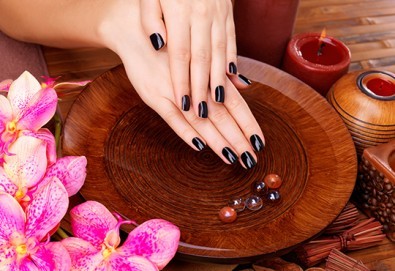 Поглезете се с класически маникюр с лакове Jessica, Morgan Taylor, China Glaze в салон за красота First Lady!