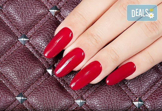 Поглезете се с класически маникюр с лакове Jessica, Morgan Taylor, China Glaze в салон за красота First Lady! - Снимка 2