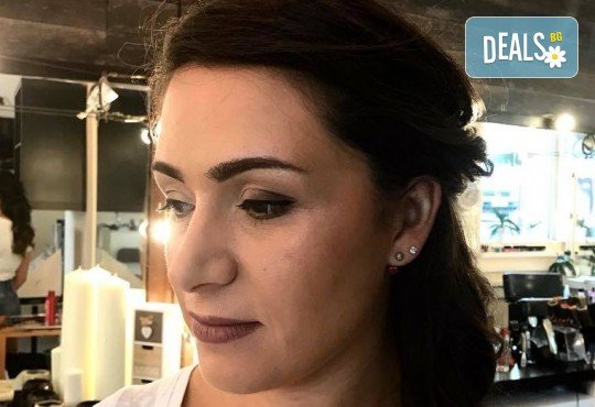 Професионален грим за сватби, официални събития и специални поводи с козметика на MAC, NYX, Inglot и др. от гримьор Елица Толева в Benefit Hair Studio by Tatiana! - Снимка 12