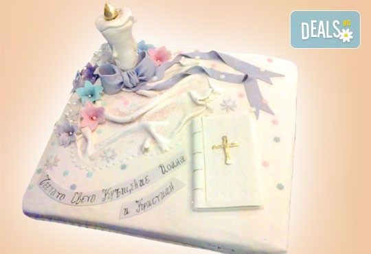 За кръщене! Красива тортa за Кръщенe с надпис Честито свето кръщене, кръстче, Библия и свещ от Сладкарница Джорджо Джани - Снимка 12