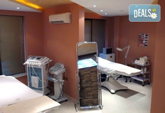 Медицински микронидълинг на лице с колаген, хиалуронова киселина или ботокс ефект с DERMA PEN + бонус: ампула с ДНК комплекс за силна регенерация и Бонус: ампула с ДНК комплекс за силна регенерация от Центрове Енигма! - Снимка 7