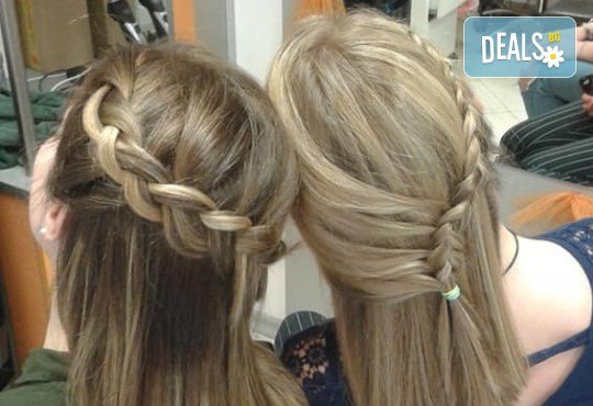 Подстригване, терапия с професионалната козметика на UNA и оформяне на прическа със сешоар в салон за красота Феникс! - Снимка 7