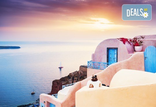 Есенна екскурзия до приказния остров Санторини! 4 нощувки със закуски, транспорт и посещение на Атина! - Снимка 3