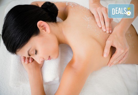 Лечебен, болкоуспокояващ масаж на гръб и преглед от професионален физиотерапевт + лазеротерапия или инверсионна терапия в студио за масажи и рехабилитация Samadhi! - Снимка 3