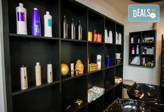 Подарете истинско СПА изживяване на любим човек с масаж на цяло тяло с масла от роза, пилинг, рефлексотерапия и терапия за лице Фризьорски салон Moataz Style! - Снимка 7