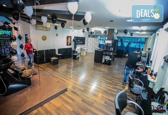 Подарете истинско СПА изживяване на любим човек с масаж на цяло тяло с масла от роза, пилинг, рефлексотерапия и терапия за лице Фризьорски салон Moataz Style! - Снимка 6