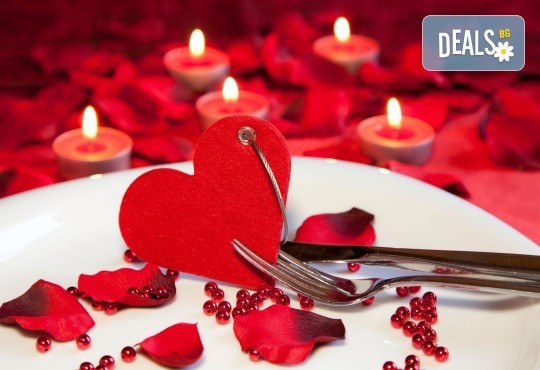Куверт за Свети Валентин с богато меню, неограничено количество вино и жива музика в ресторант Бадемовата къща! - Снимка 1