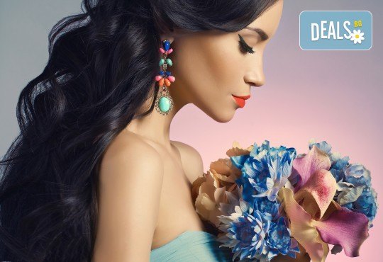 Пробиване на уши и подарък: медицински обеци по избор в салон за красота Beauty Angel! - Снимка 1