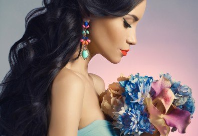 Пробиване на уши и подарък: медицински обеци по избор в салон за красота Beauty Angel!