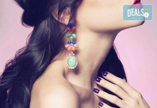 Пробиване на уши и подарък: медицински обеци по избор в салон за красота Beauty Angel! - Снимка 2